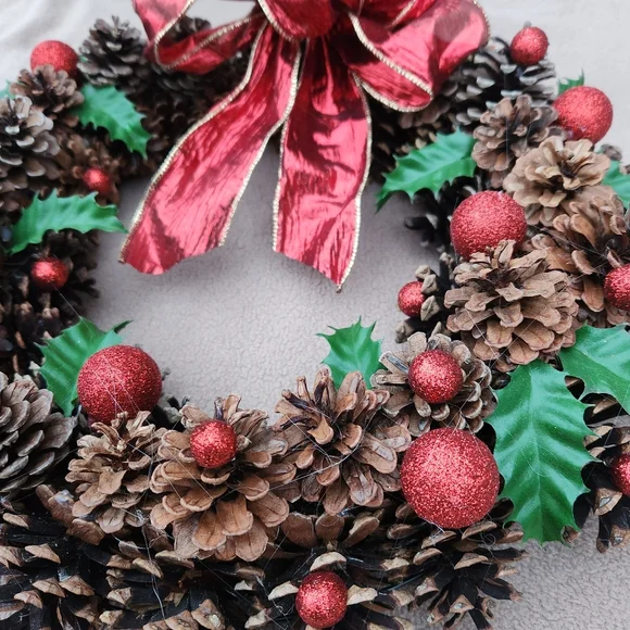 Classic Holly & Glitter Berries Christmas Pinecone Wreath - Picture 5 of 6